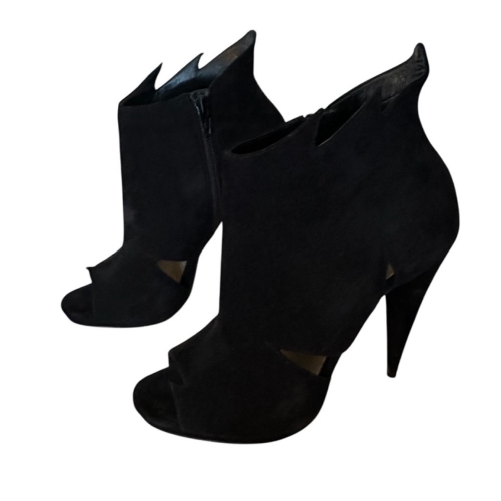 Christian Louboutin Belfeconica Flame
accent suede boots RETAIL 1695 - Picture 3 of 8